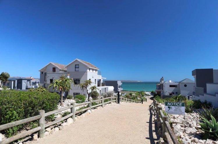 Perfect 10 - 10 To 13 Sleeper Luxury Holiday Home Breakage Deposit Of R2500 Per Weekend Lease لانجيبان المظهر الخارجي الصورة