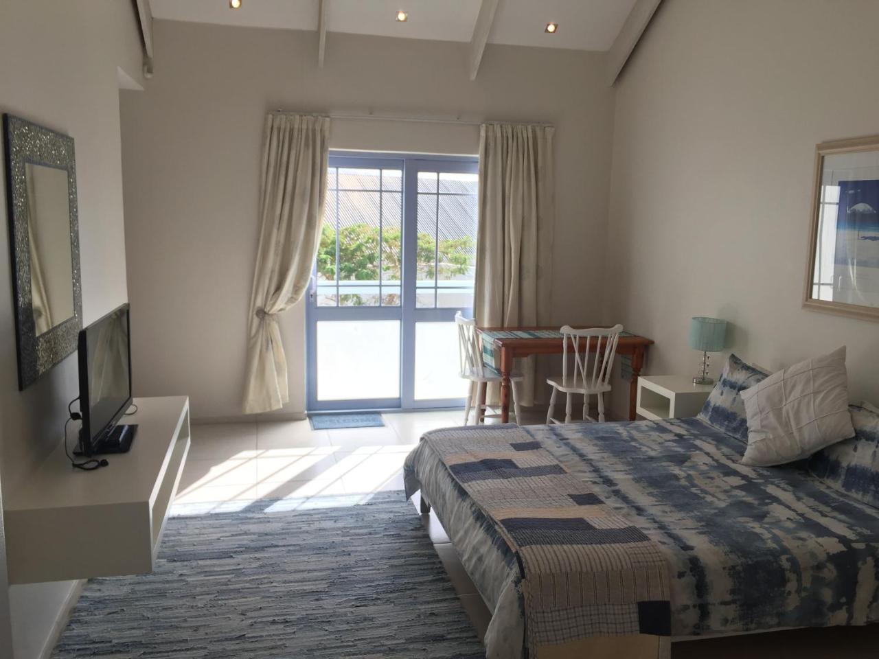 Perfect 10 - 10 To 13 Sleeper Luxury Holiday Home Breakage Deposit Of R2500 Per Weekend Lease لانجيبان المظهر الخارجي الصورة