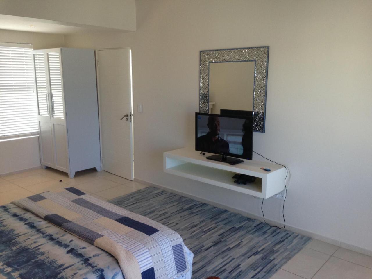 Perfect 10 - 10 To 13 Sleeper Luxury Holiday Home Breakage Deposit Of R2500 Per Weekend Lease لانجيبان المظهر الخارجي الصورة