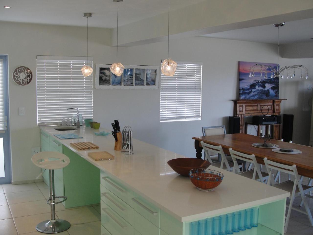 Perfect 10 - 10 To 13 Sleeper Luxury Holiday Home Breakage Deposit Of R2500 Per Weekend Lease لانجيبان المظهر الخارجي الصورة