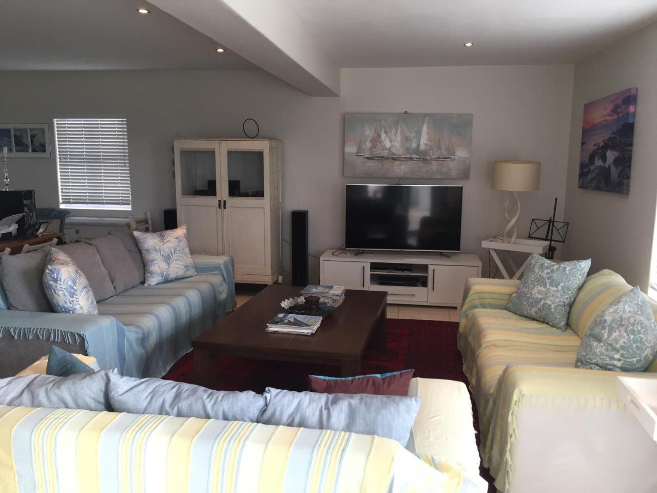 Perfect 10 - 10 To 13 Sleeper Luxury Holiday Home Breakage Deposit Of R2500 Per Weekend Lease لانجيبان المظهر الخارجي الصورة